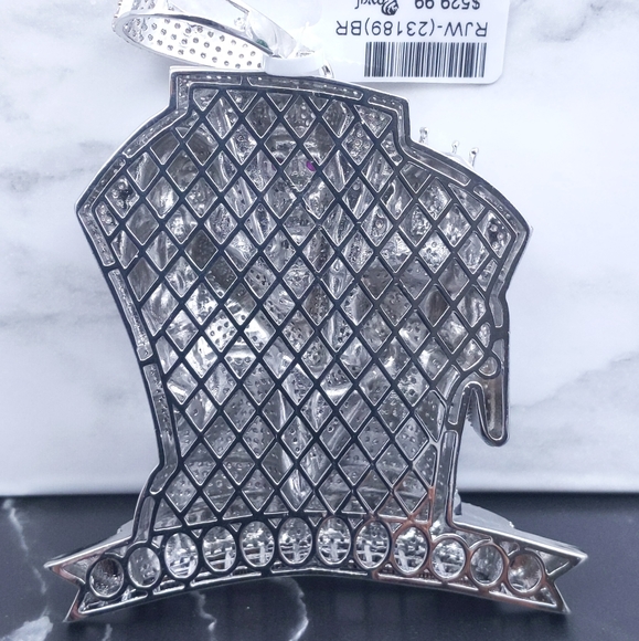 14K White Gold Finish King of Queens Pendant - Picture 6 of 10